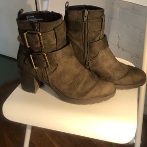 White Mountain Size 10 Taupe Chunky Heel Ankle Boots